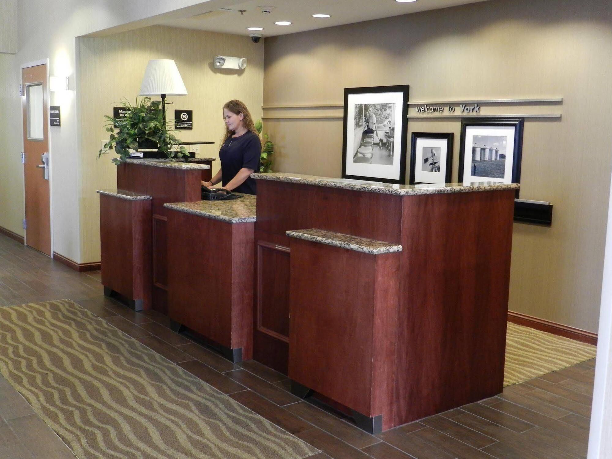 Hampton Inn York Exteriör bild